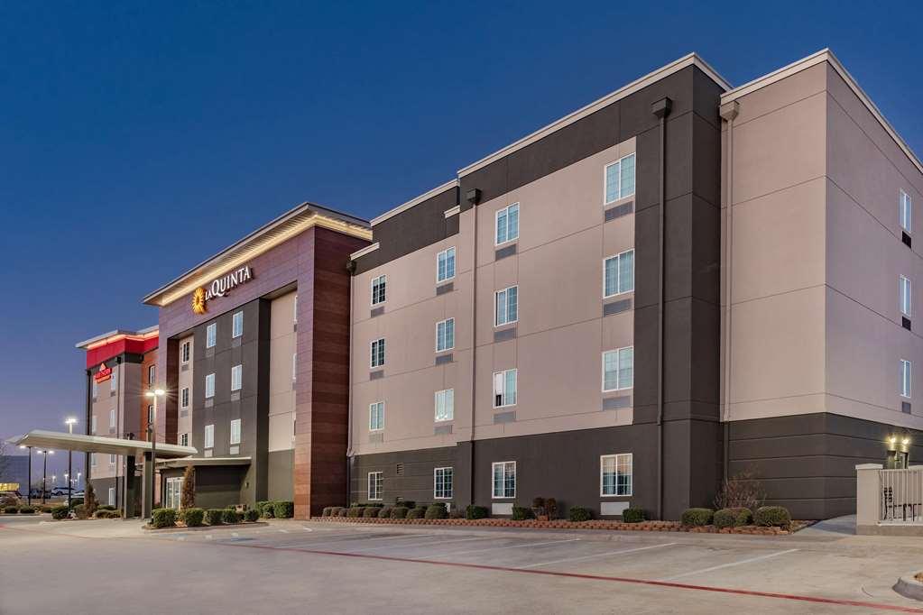 La Quinta Inn & Suites By Wyndham Ardmore Exterior foto